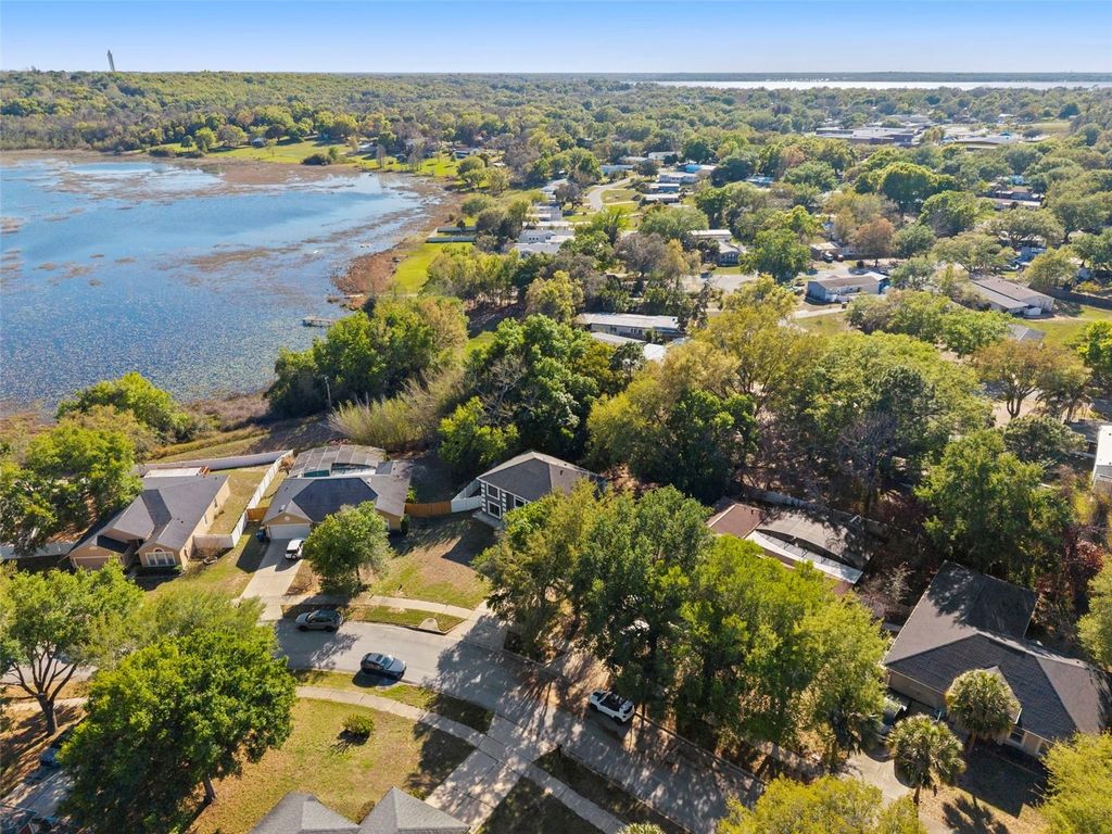 Image 33 of property listing at 1018 JAYHIL DRIVE, Minneola, FL 34715