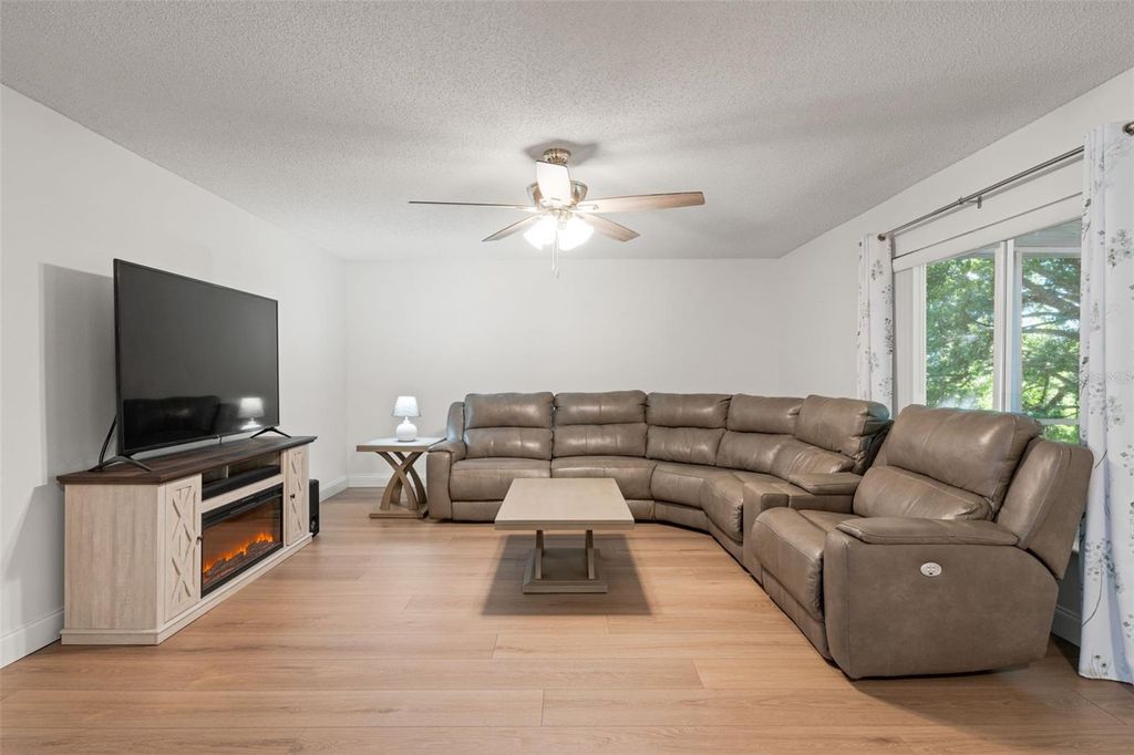 Image 7 of property listing at 1018 JAYHIL DRIVE, Minneola, FL 34715