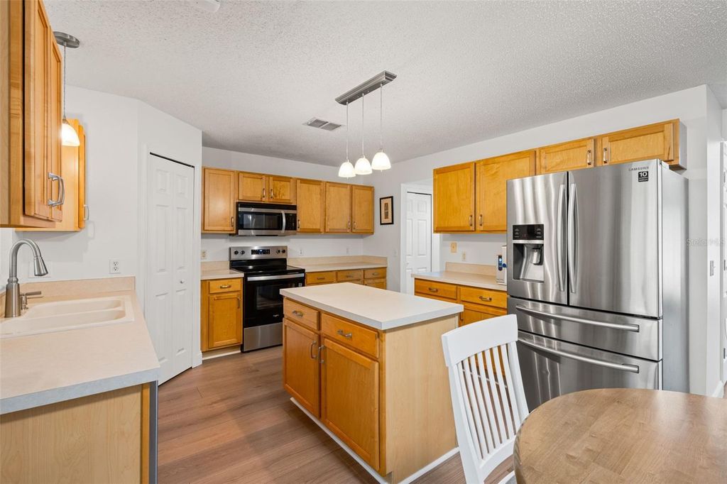 Image 10 of property listing at 1018 JAYHIL DRIVE, Minneola, FL 34715