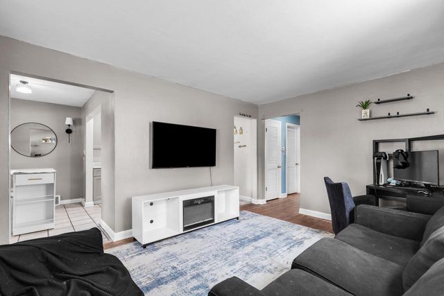 4571 Howell AVENUE, Milwaukee, WI 53207