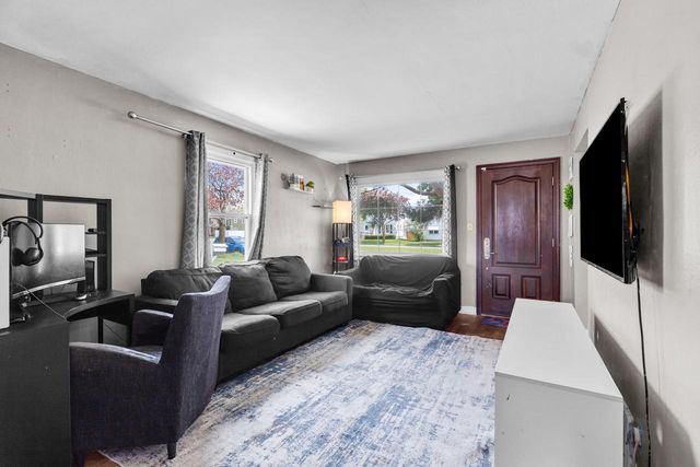 4571 Howell AVENUE, Milwaukee, WI 53207
