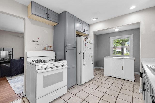 4571 Howell AVENUE, Milwaukee, WI 53207