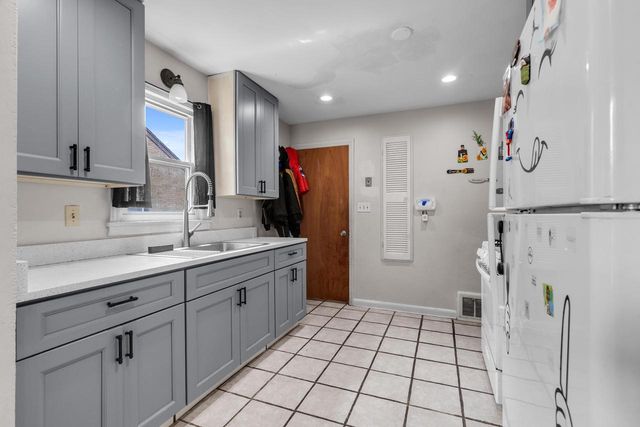 4571 Howell AVENUE, Milwaukee, WI 53207