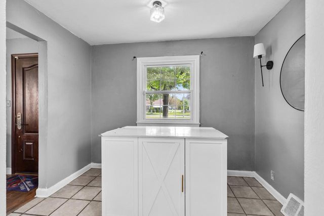 4571 Howell AVENUE, Milwaukee, WI 53207