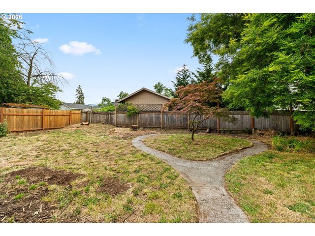 855 CALVIN St, Eugene, OR 97401