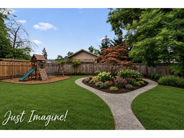 855 CALVIN St, Eugene, OR 97401