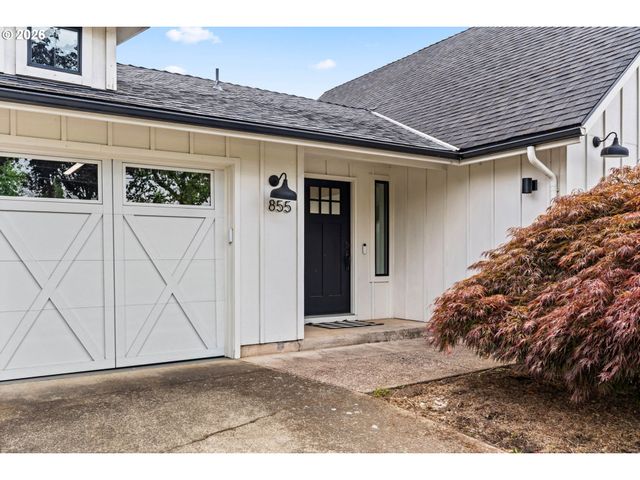 855 CALVIN St, Eugene, OR 97401