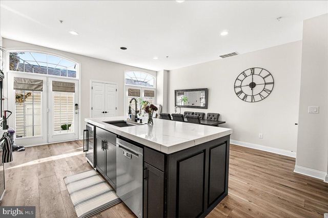 910 FEATHERSTONE ST, Gaithersburg, MD 20878