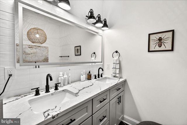 910 FEATHERSTONE ST, Gaithersburg, MD 20878
