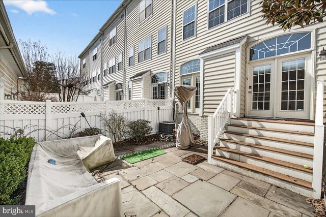 910 FEATHERSTONE ST, Gaithersburg, MD 20878