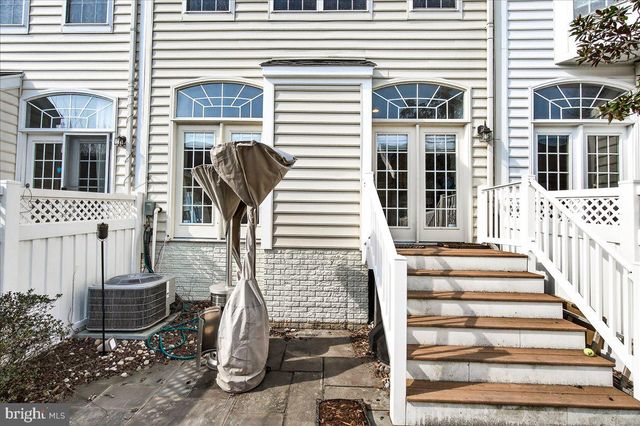 910 FEATHERSTONE ST, Gaithersburg, MD 20878