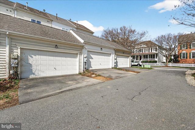 910 FEATHERSTONE ST, Gaithersburg, MD 20878
