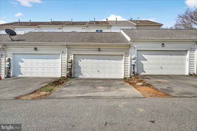 910 FEATHERSTONE ST, Gaithersburg, MD 20878