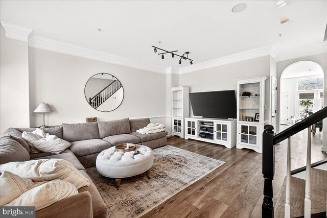 910 FEATHERSTONE ST, Gaithersburg, MD 20878