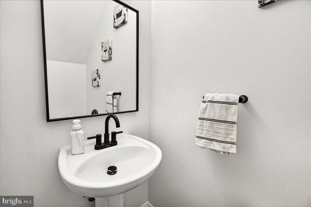 910 FEATHERSTONE ST, Gaithersburg, MD 20878
