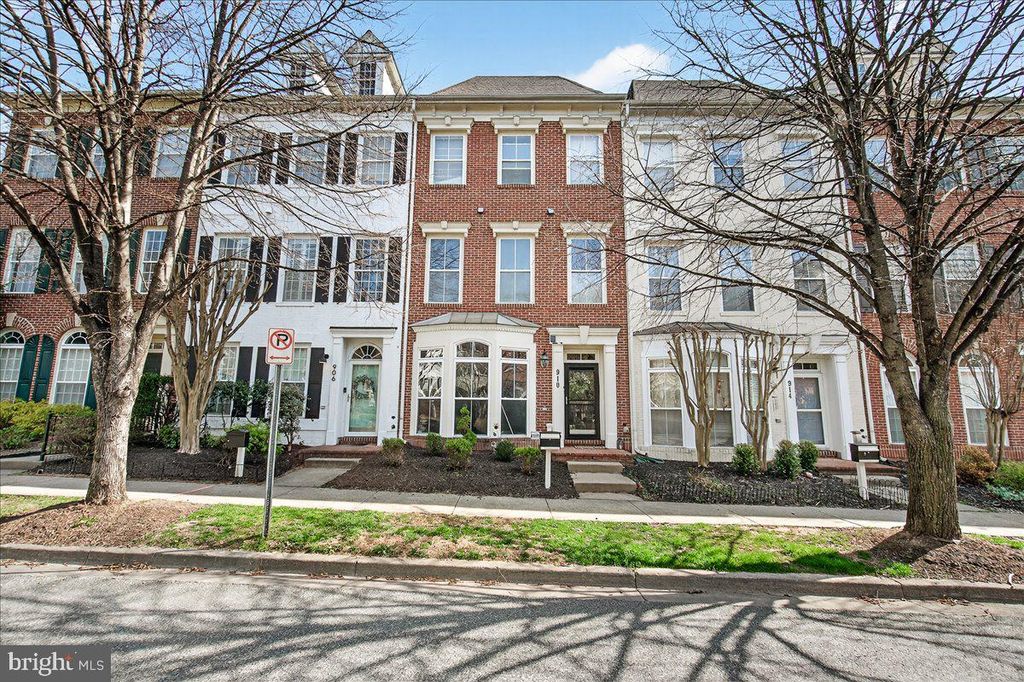 910 FEATHERSTONE ST, Gaithersburg, MD 20878