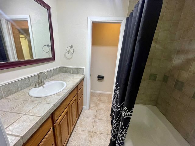 500 Green Street, Quanah, TX 79252