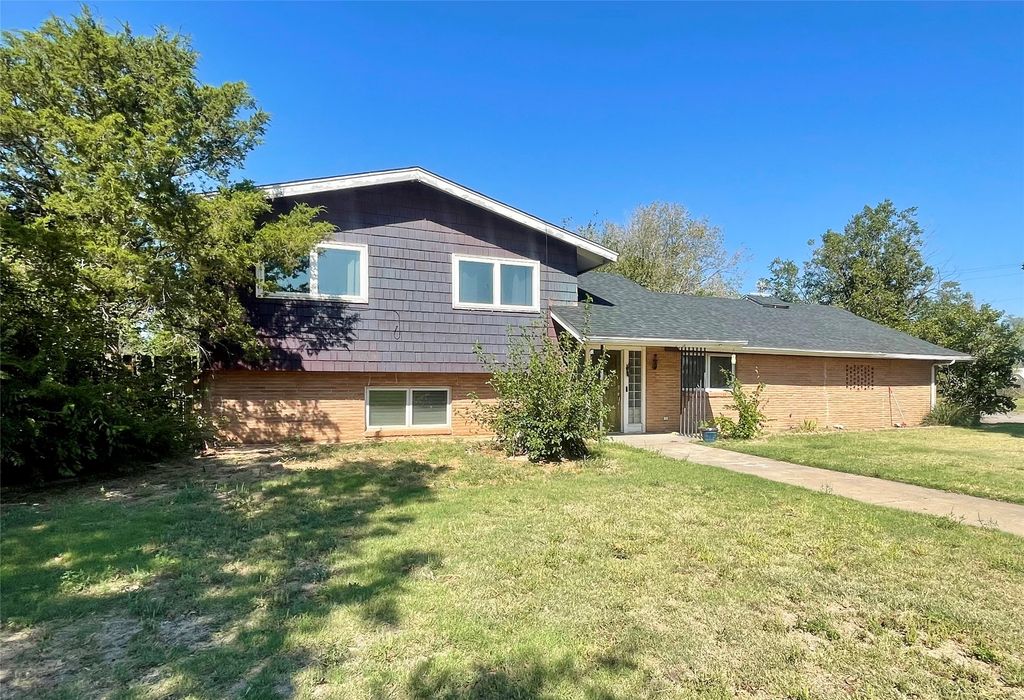 500 Green Street, Quanah, TX 79252