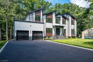 67 Falcon Rd, Livingston Twp., NJ 07039