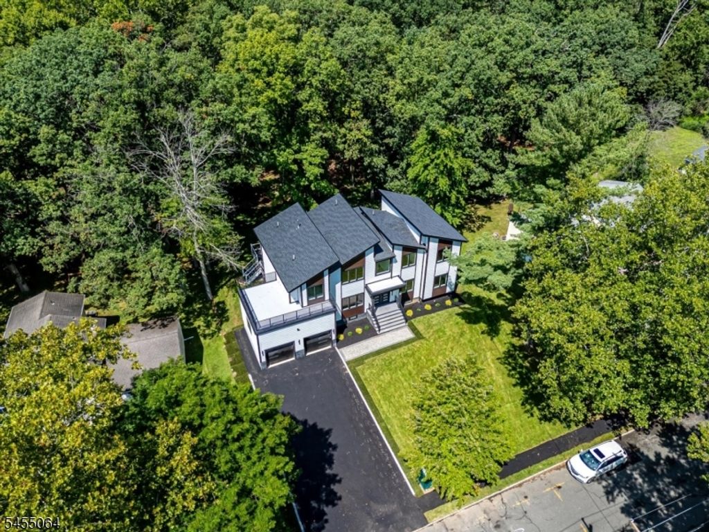 67 Falcon Rd, Livingston Twp., NJ 07039 — photo 5