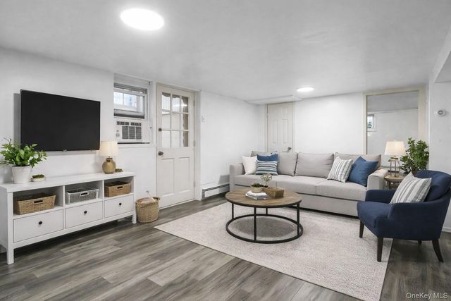 11 Broadway, Ronkonkoma, NY 11779