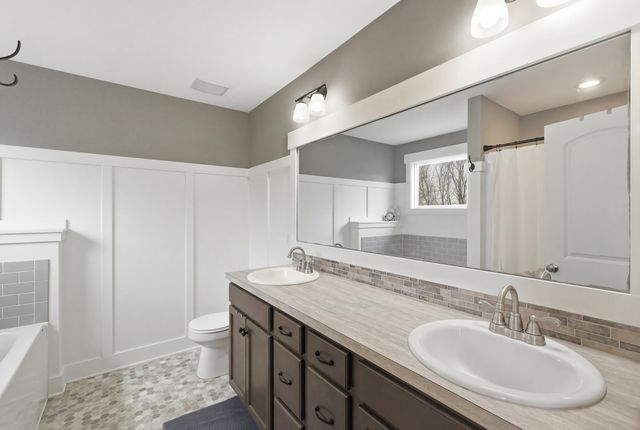 8433 Sunnyview Road Se, Caledonia Twp, MI 49316