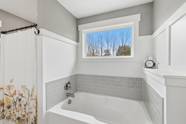 8433 Sunnyview Road Se, Caledonia Twp, MI 49316
