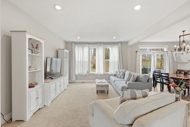 8433 Sunnyview Road Se, Caledonia Twp, MI 49316