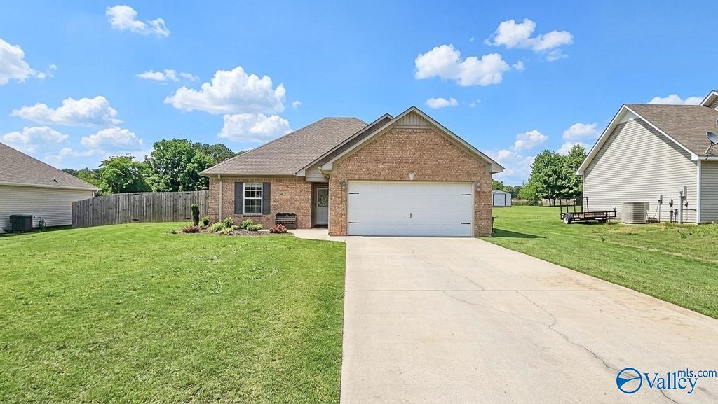 27556 N Wales Road, Elkmont, AL 35620