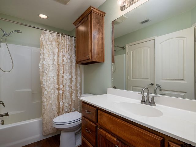 209 Walnut St, Chandler, TX 75758