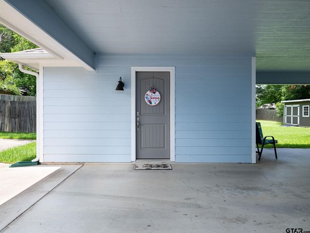 209 Walnut St, Chandler, TX 75758
