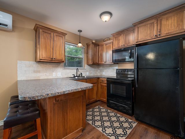 209 Walnut St, Chandler, TX 75758