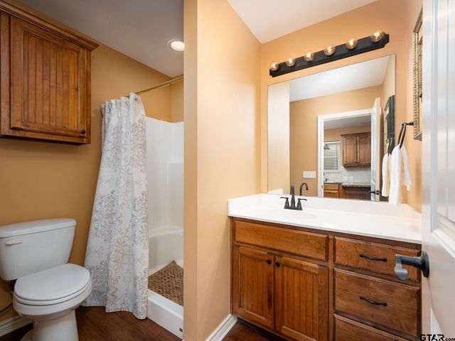 209 Walnut St, Chandler, TX 75758