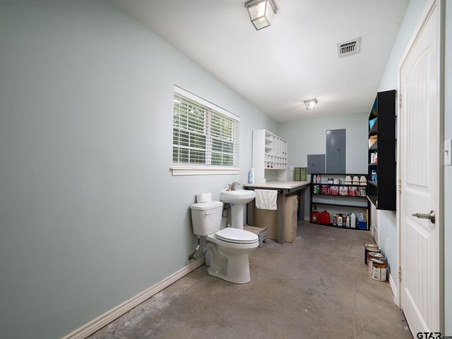 209 Walnut St, Chandler, TX 75758