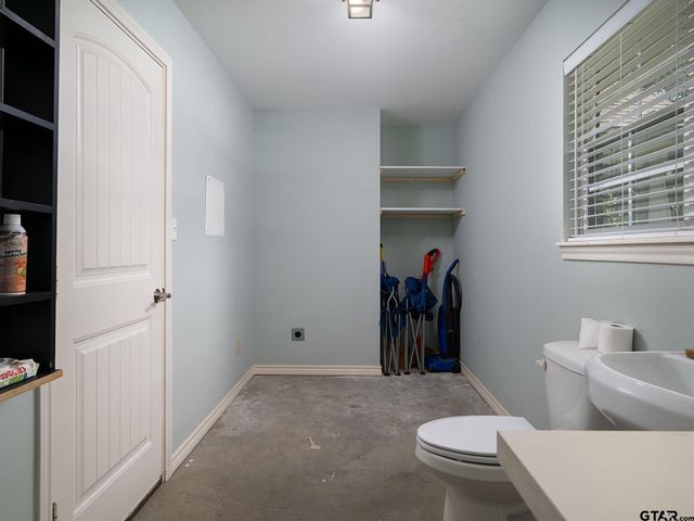 209 Walnut St, Chandler, TX 75758