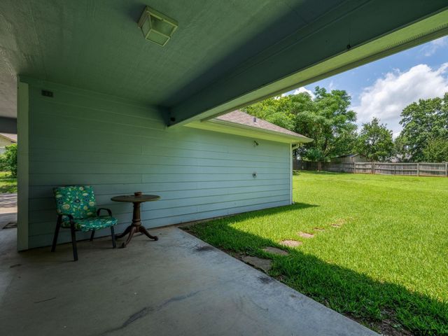 209 Walnut St, Chandler, TX 75758