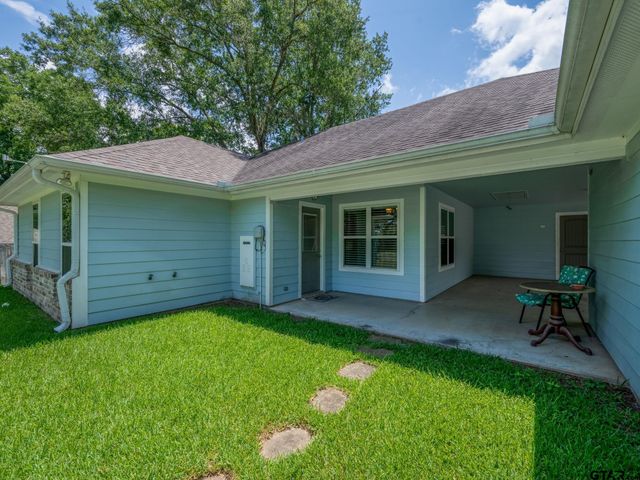 209 Walnut St, Chandler, TX 75758