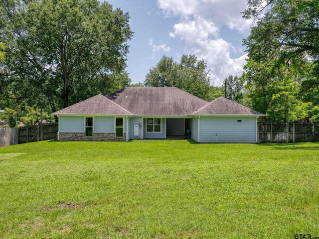 209 Walnut St, Chandler, TX 75758