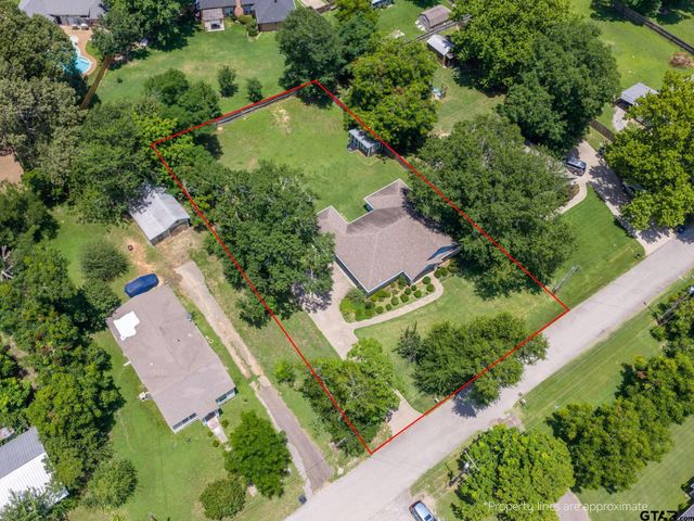 209 Walnut St, Chandler, TX 75758