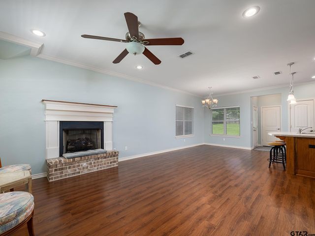 209 Walnut St, Chandler, TX 75758