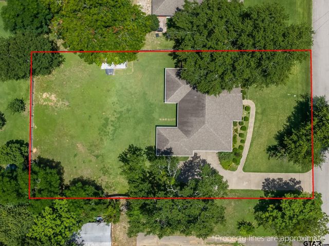 209 Walnut St, Chandler, TX 75758