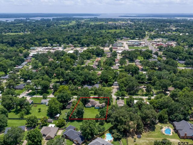 209 Walnut St, Chandler, TX 75758