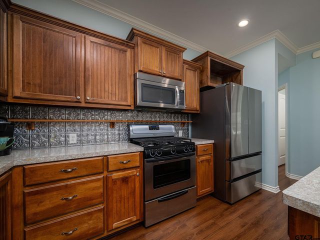209 Walnut St, Chandler, TX 75758