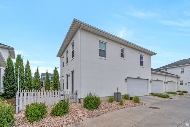 10621 S LAMOND DR, South Jordan, UT 84009