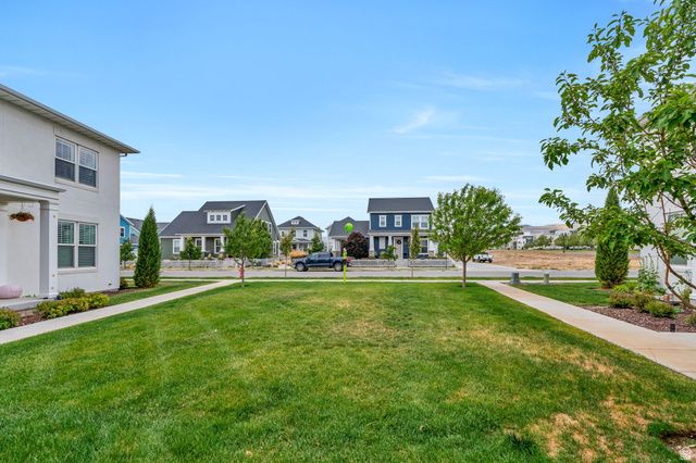 10621 S LAMOND DR, South Jordan, UT 84009