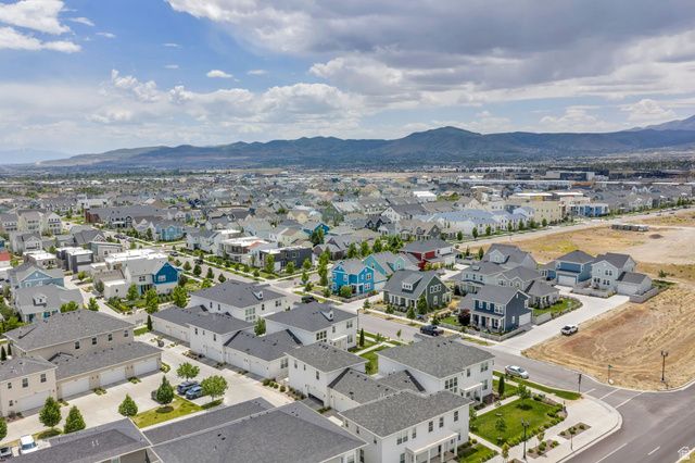 10621 S LAMOND DR, South Jordan, UT 84009