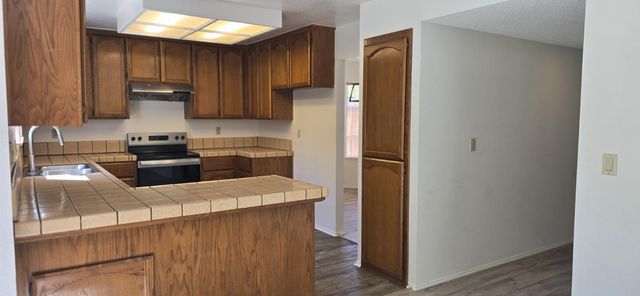 7405 Flowerwood, Sacramento, CA 95831