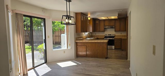 7405 Flowerwood, Sacramento, CA 95831