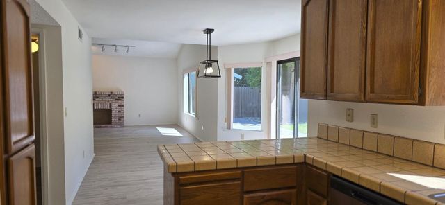 7405 Flowerwood, Sacramento, CA 95831