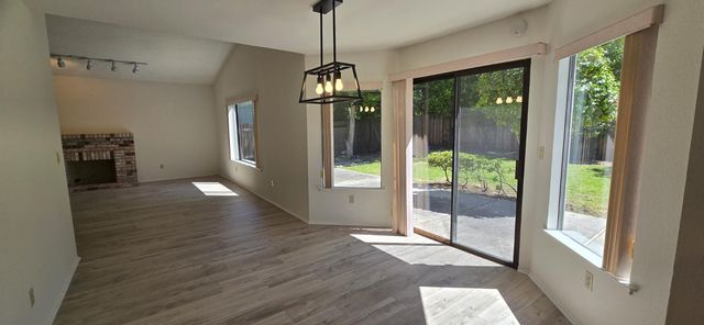 7405 Flowerwood, Sacramento, CA 95831